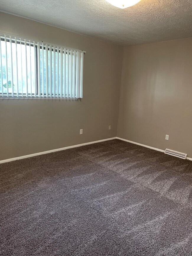 bedroom - 172 Grand Manor Dr