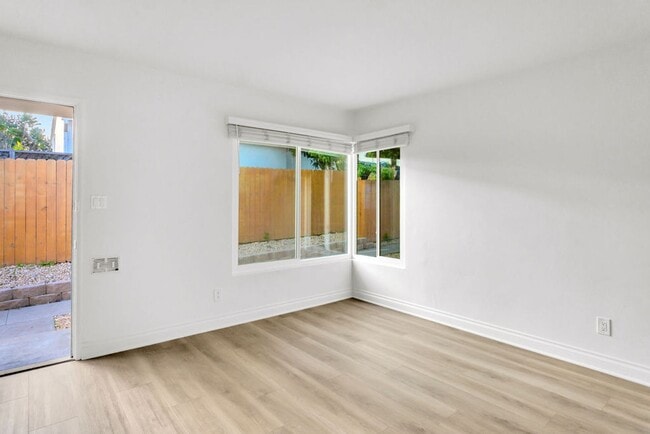 Building Photo - Diamond St Units