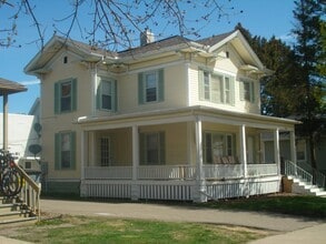 Building Photo - 204 1st Ave SW
