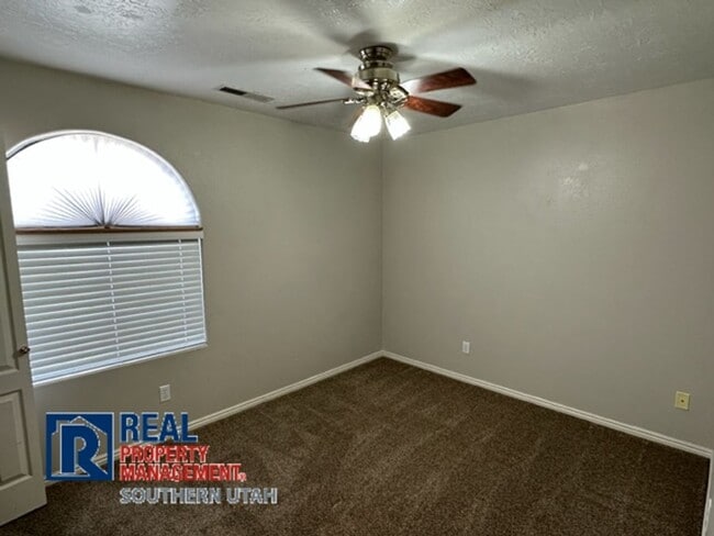 Foto del edificio - Downtown in Village Square