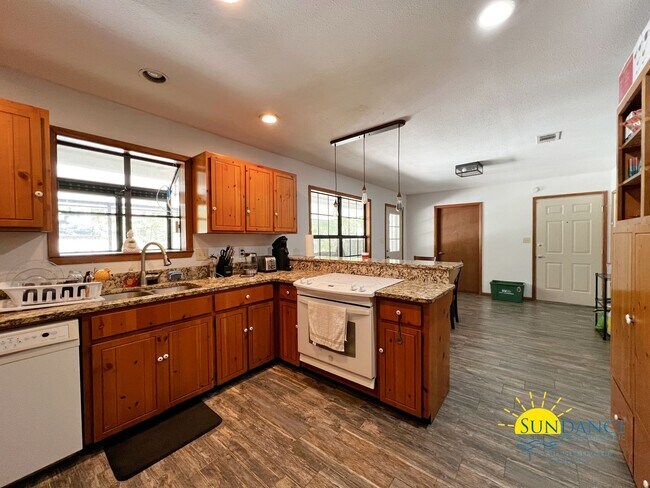 Foto del edificio - Charming 3 Bedroom Home with Pool, RV/Boat...