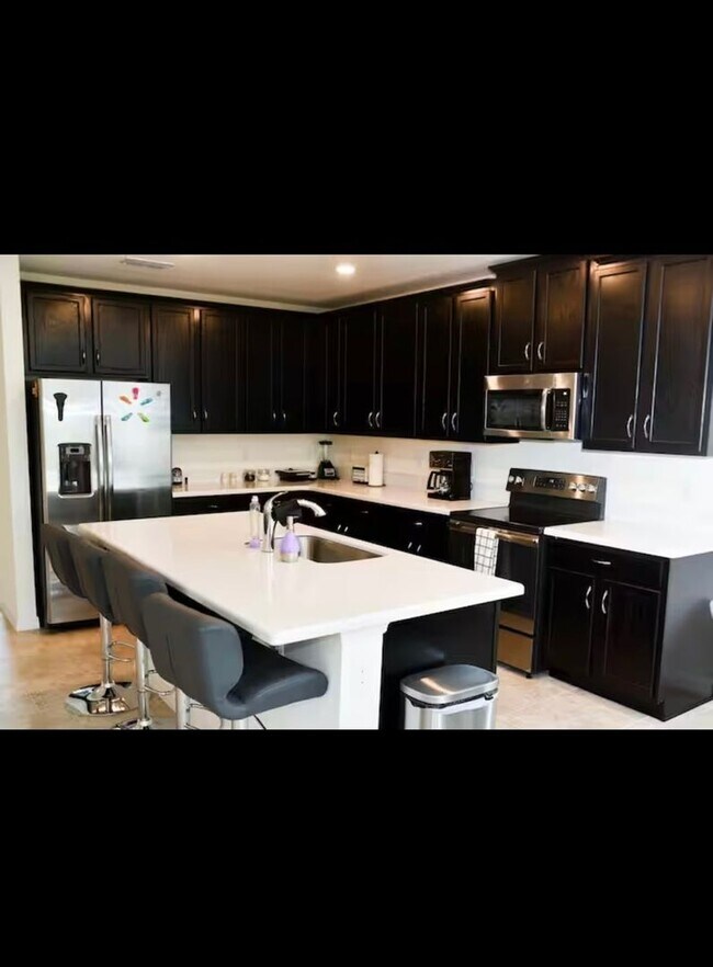 Charming 4BR House in Davenport - Charming 4BR House in Davenport