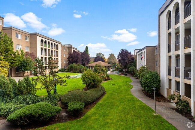 Luscious Green Courtyards - The Galleria