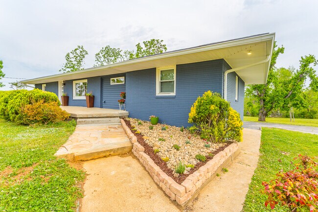 acera delantera - 8011 Shallowford Rd