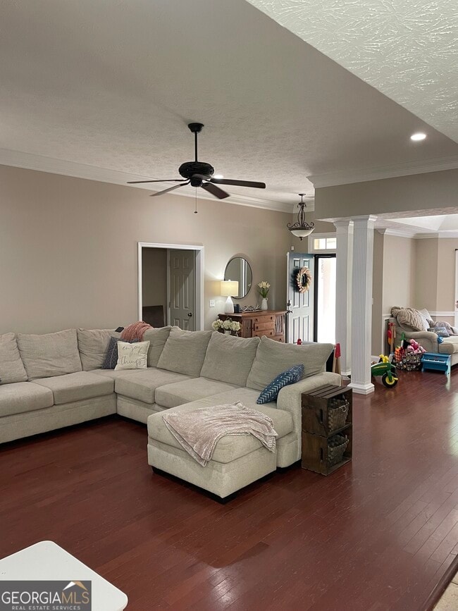 Building Photo - 453 Saddlebrook Trail