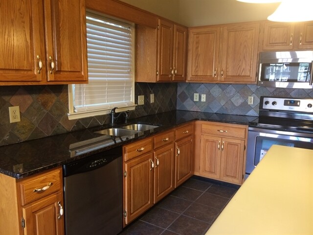 Building Photo - 1216 Buckingham Cir