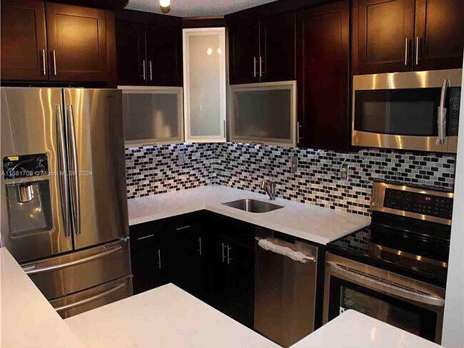 Foto del edificio - 4830 NW 102nd Ave