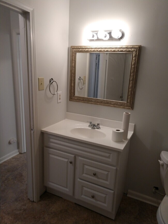 tocador de baño - 132 Woodrow St