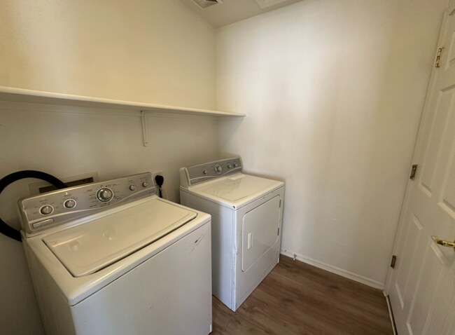 Building Photo - 8414 E Bowline Rd