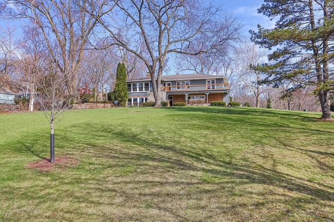 Building Photo - 225 Circle Dr