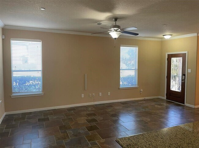 Foto del edificio - 15 Innerwoods Pl