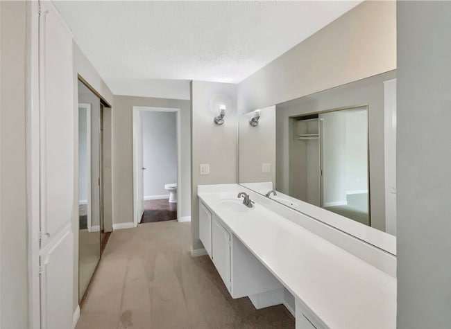 Building Photo - 5540 Royal Hill Dr