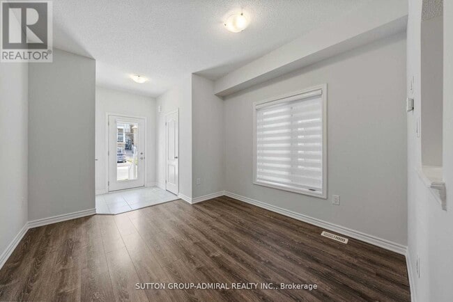 Building Photo - 15 Hills Thistle Dr