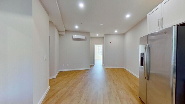 Building Photo - 3859 Lancaster Ave