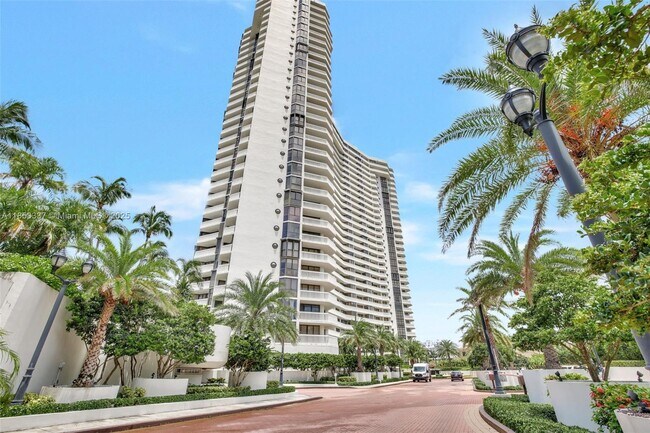 Foto del edificio - 1000 E Island Blvd