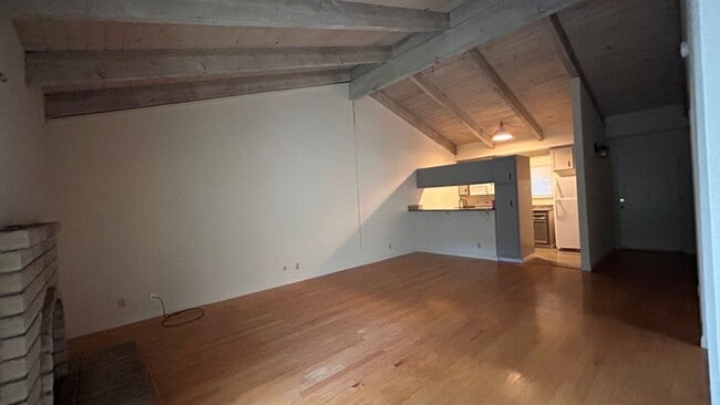 Building Photo - 300 Avila Ct