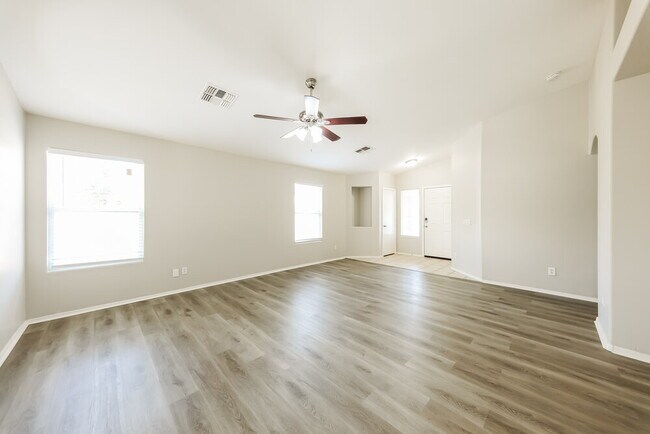 Foto del edificio - 15189 W Woodlands Ave