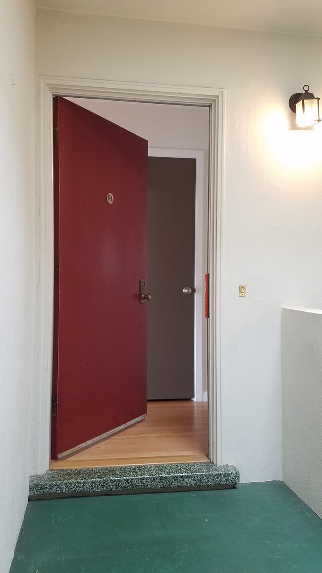 Stepping into the apt - 3055 Market St