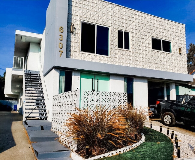 Building Photo - 6307 Elgin St.