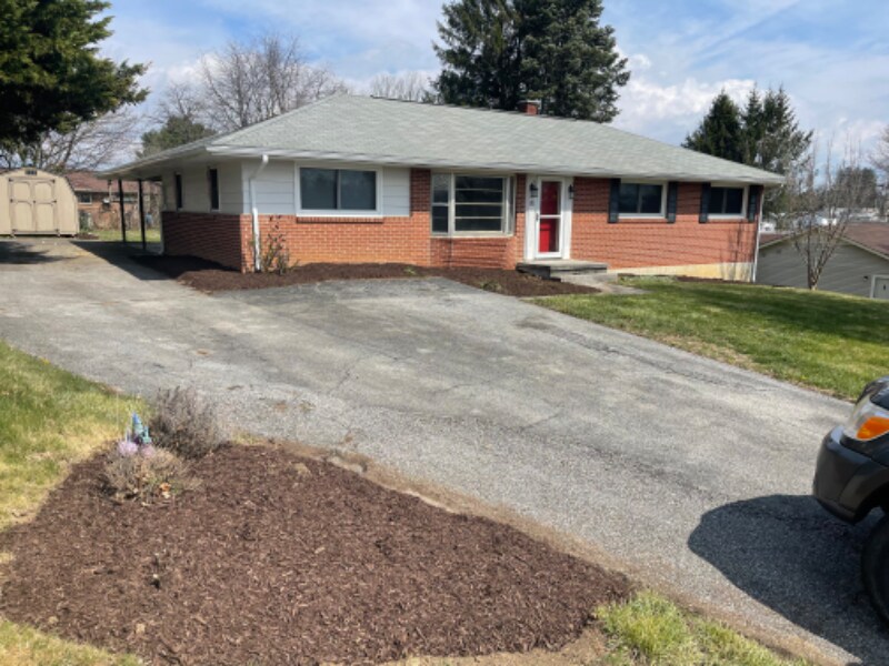 Primary Photo - 35 Crescent Dr NW