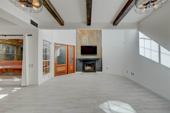 Building Photo - 926 Heights Blvd