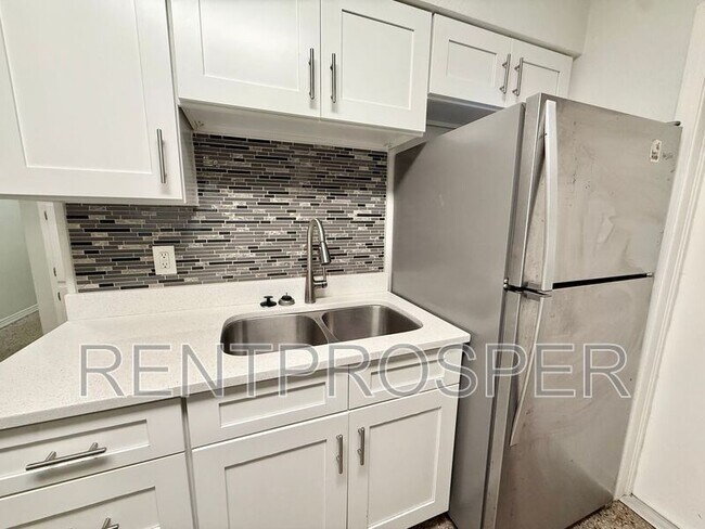 Foto del edificio - 221 Concord Dr