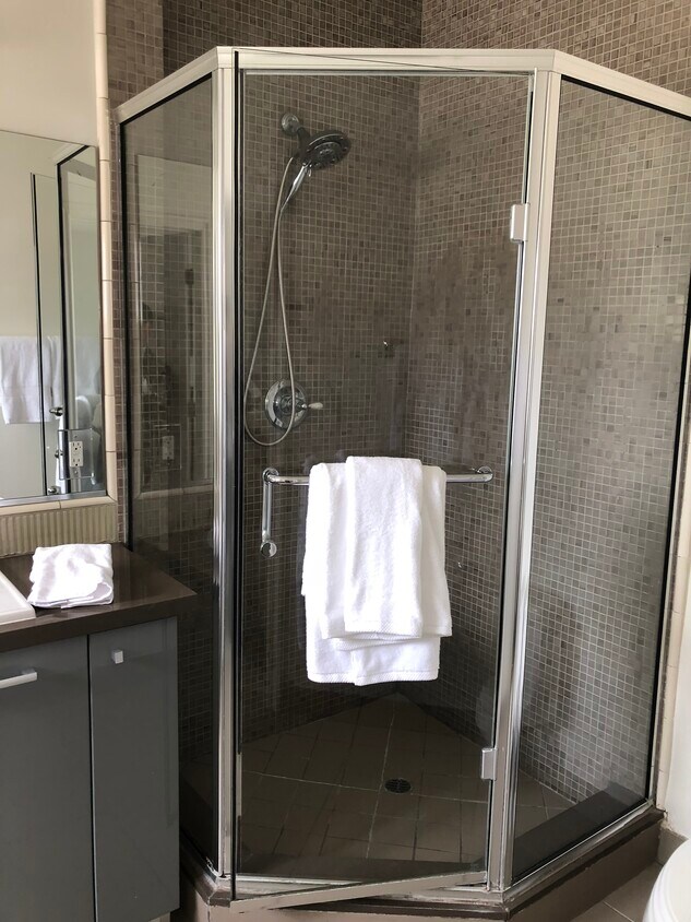 Foto del edificio - 107 S Sweetzer Ave