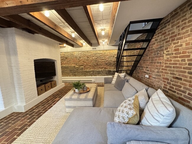 Living Room - 26 East St