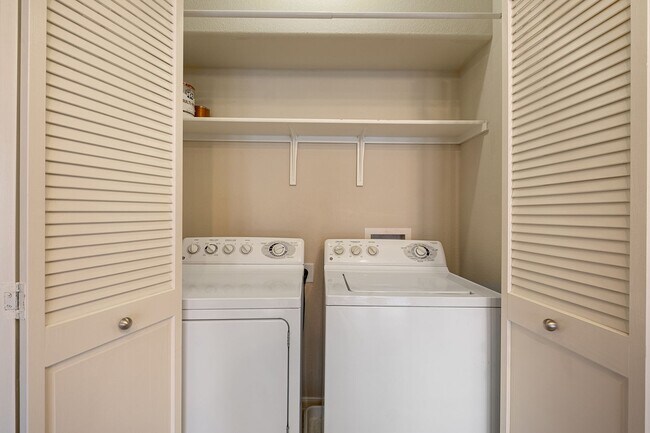 Building Photo - Beautiful 2-Bedroom, 2-Bath Condo in South...