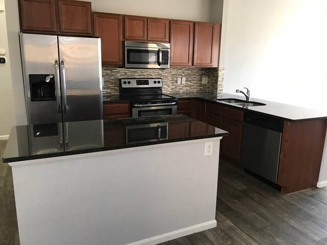 Building Photo - 1631 Fraser Ct