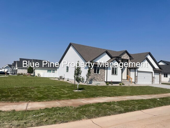 Building Photo - 4754 Thunder Dr