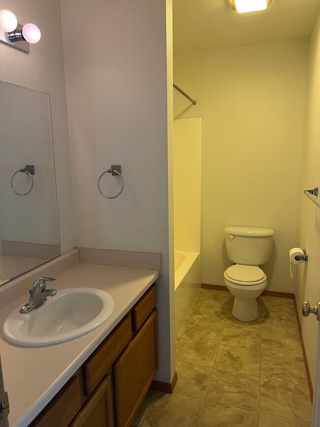 Foto del edificio - 446 West Shore Drive