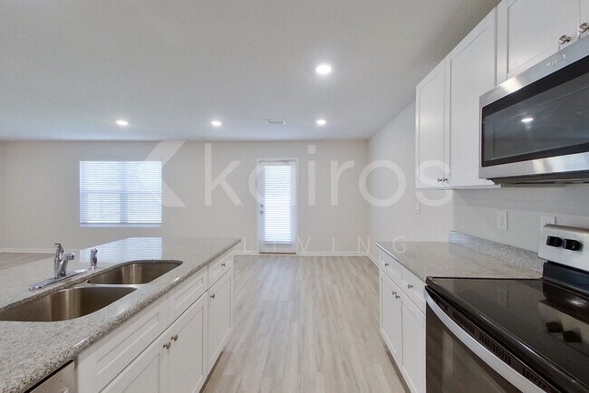 Building Photo - 321 Monarch Ln