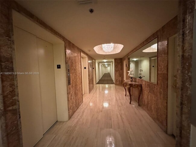 Foto del edificio - 700 Biltmore Way