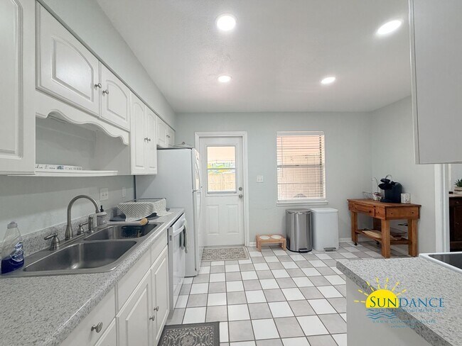 Building Photo - Updated 4 Bedroom Home in Fort Walton Beach-Cul-de-sac!