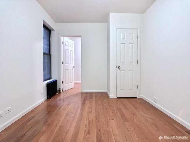 Building Photo - 401 E 68th St