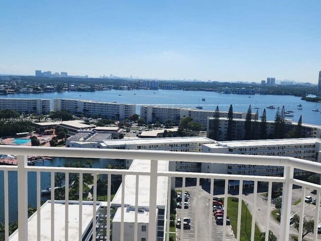 Foto del edificio - 18041 Biscayne Blvd