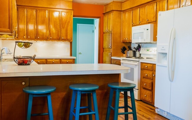 Building Photo - 1001 W Will Rogers Dr