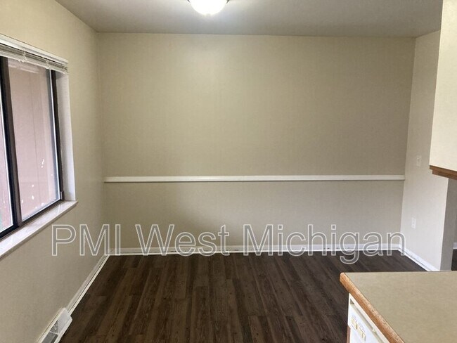 Building Photo - 6075 In the Pines Dr SE