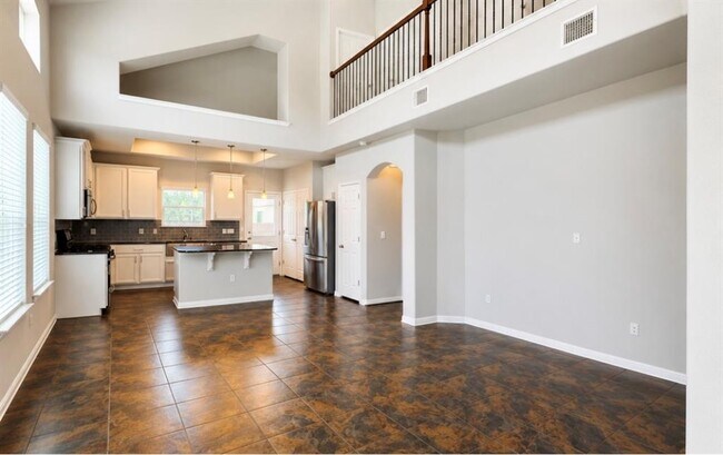 Foto del edificio - 901 Sleepy Dell Ln