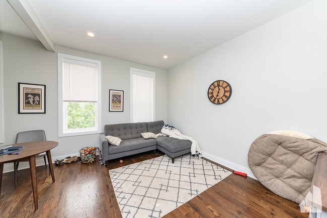 Building Photo - 2145 W Webster Ave