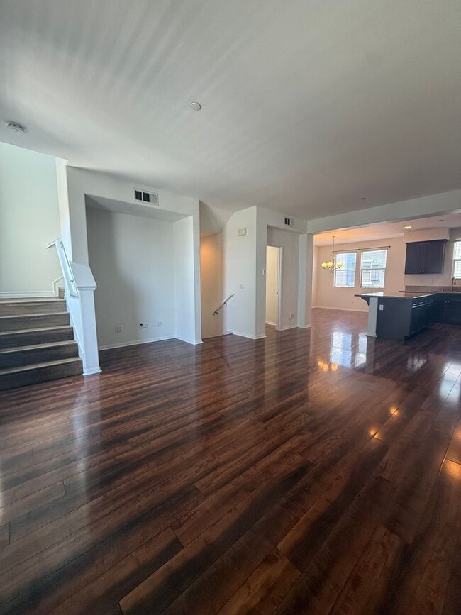 Foto del edificio - 2 Bedroom, 2.5 Bath Tri-level townhouse in Signal Hill