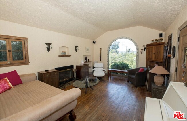 Building Photo - 741 Montecito Dr