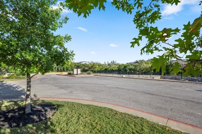 Building Photo - 710 Arrow Point Dr