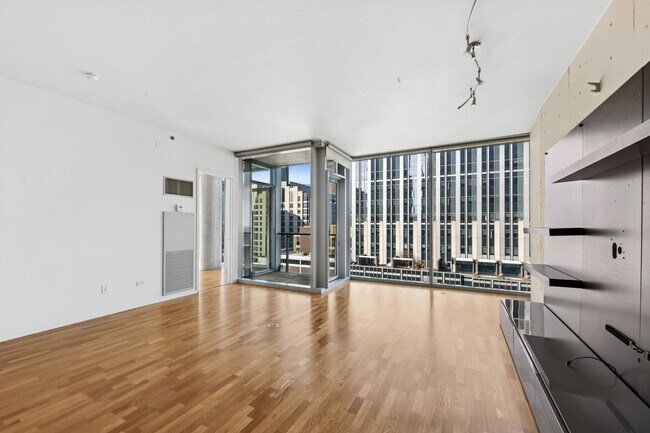 Building Photo - 600 N Fairbanks Ct