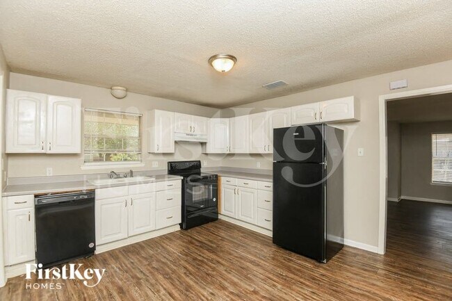 Building Photo - 841 Hackamore St