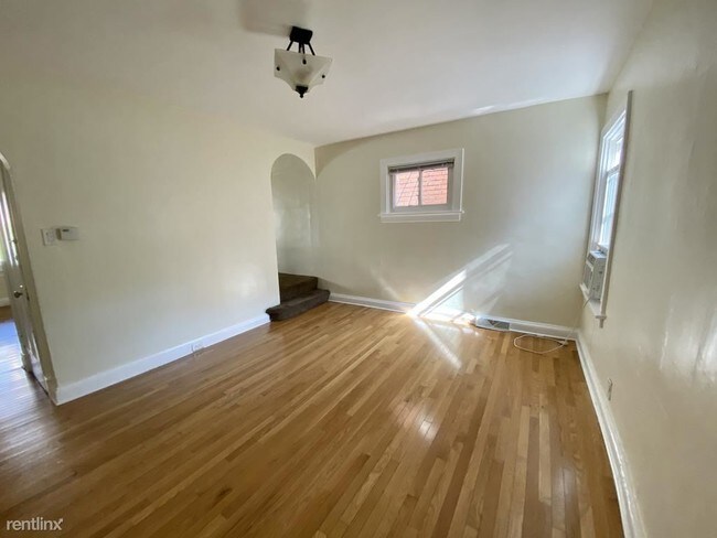 Building Photo - 3 br, 1 bath Townhome - 5904 Nicholson St