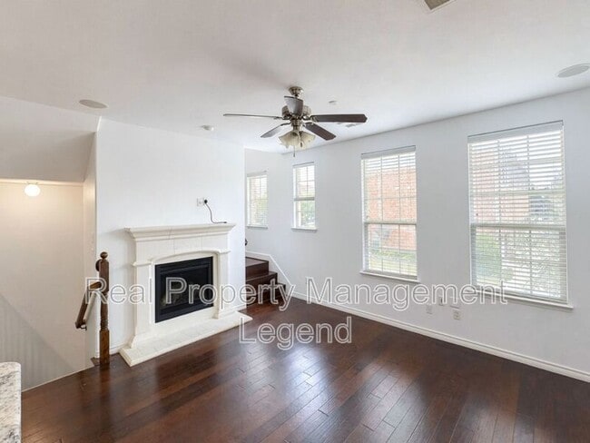 Foto del edificio - 5729 Knox Dr