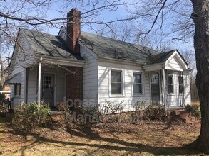 Building Photo - 902 Bringle Ferry Rd