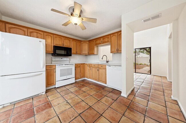 Building Photo - 12720 Spinnaker Ln